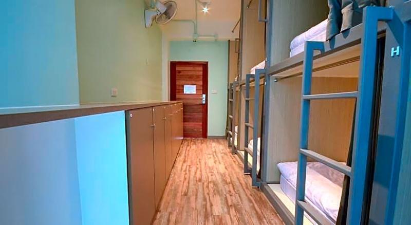 Good Day Hostel Бангкок Экстерьер фото